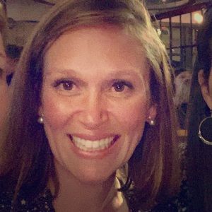 Meet your posher, Elena!